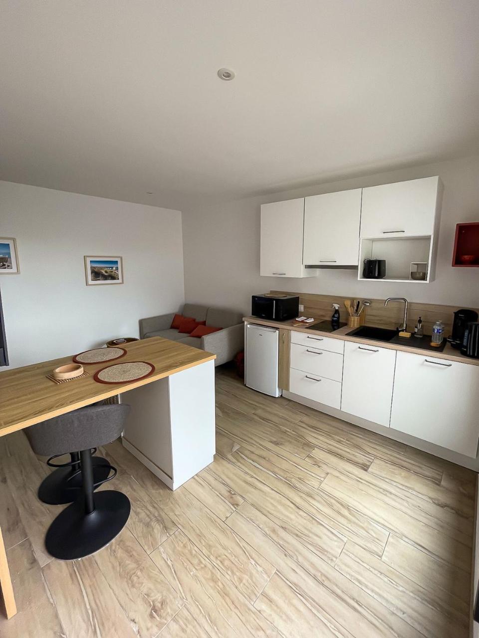Appartements Guesthouse1 Et Guesthouse2 Sword Beach Colleville-Montgomery Eksteriør billede